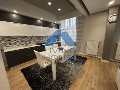 Foto Appartamento in Via Carlo Ferrario, Besana in Brianza Centro di 147 m²