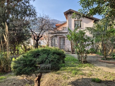 Foto Villa unifamiliare in Regione San Rocco, Alassio di 316 m² in vendita