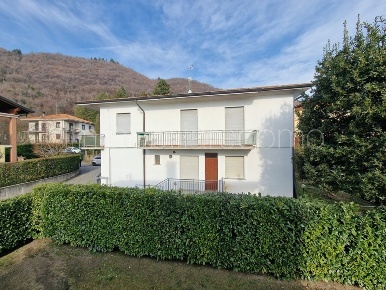 Foto Casa indipendente in via Stefano Ticozzi, Como Camnago Volta di 240 m²