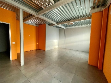 Foto Ufficio in Via Risorgimento, Crosio della Valle di 100 m² con 3 locali