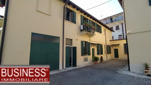 Foto Appartamento in Via Fava, Milano Maggiolina di 90 m² con 3 locali