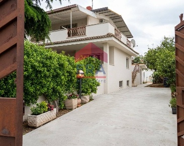 Foto Case semi ndipendenti in via lecce 98, Ardea Nuova Florida di 75 m²