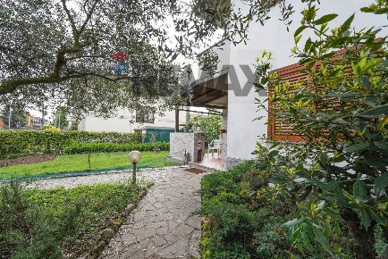 Foto Villa unifamiliare a Verdellino Centro di 350 m² con 9 locali