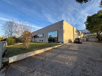Foto Locale commerciale in via Pò, Fermo Campiglione di 900 m² in vendita