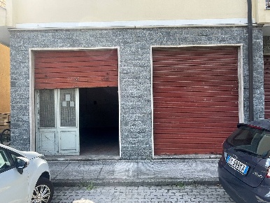 Foto Locale commerciale in Via Trento e Trieste, Millesimo Centro di 50 m²