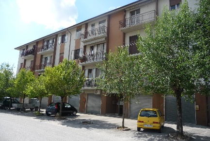 Foto Appartamento in Via Nenni, Fabriano Centro di 90 m² con 4 locali