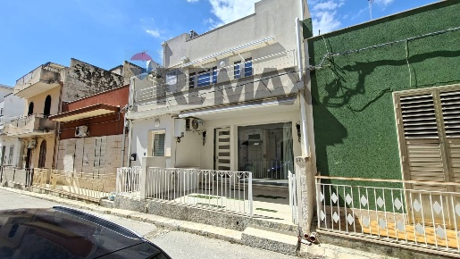 Foto Appartamento in Via Galileo Galilei 27, Pozzallo di 82 m² con 3 locali