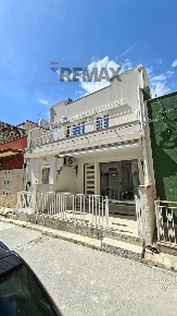 Foto Appartamento in Via Galileo Galilei 27, Pozzallo di 82 m² con 3 locali