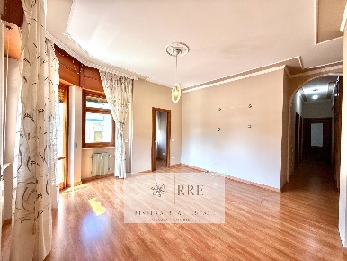 Foto Appartamento in zona Poeti Bassa, Loano Centro di 113 m² con 4 locali