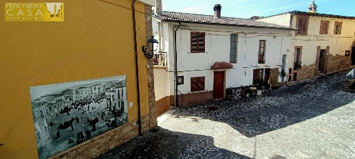 Foto Appartamento in Largo San Flaviano, Basciano Centro di 92 m²