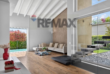 Foto Villa unifamiliare in Via Luca Marenzio, Concesio Centro di 390 m²