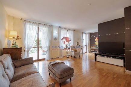 Foto Appartamento in Via Copernico 24, Pero di 150 m² con 4 locali