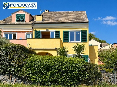 Foto Appartamento a Albisola Superiore Centro di 124 m² con 6 locali