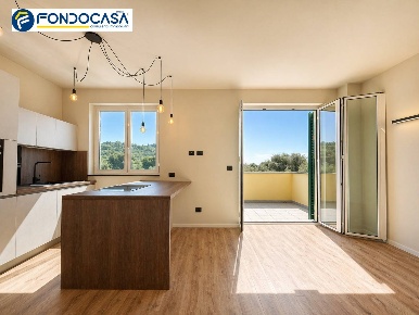 Foto Appartamento a Albisola Superiore Centro di 124 m² con 6 locali