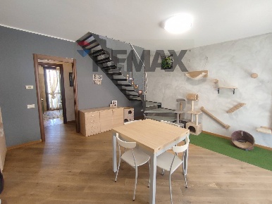 Foto Attico in via Ligari 4, Turate Centro di 125 m² con 4 locali