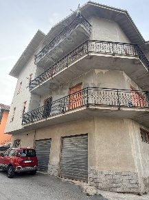 Foto Appartamento a Cairo Montenotte Centro di 134 m² con 6 locali