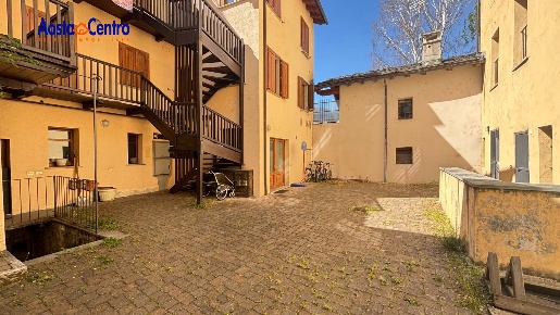 Foto Appartamento in Via Sant'Orso 3, Aosta Centro di 47 m² con 2 locali