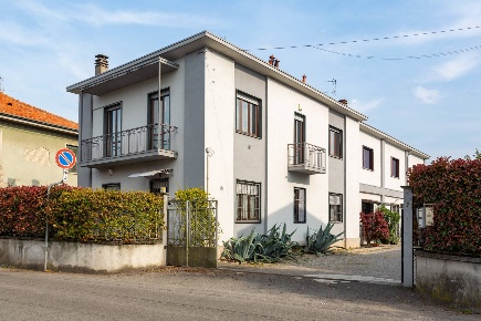 Foto Casa indipendente in via Volta 7, Sovico di 250 m² con 8 locali