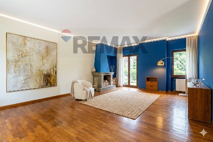 Foto Villa a schiera in Via Sofocle 152, Roma Axa di 300 m² con 8 locali