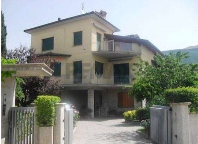 Foto Appartamento in Via Giordano Bruno 6, Gualdo Tadino Centro di 180 m²