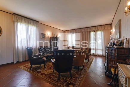 Foto Casa indipendente a Paese Postioma di 300 m² con 10 locali in vendita