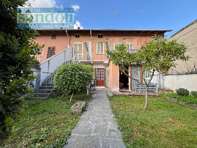 Foto Casa indipendente in Via Pertengo, Costanzana di 160 m² con 3 locali