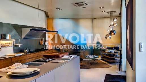 Foto Attività commerciale in Piazza Cuba, Roma Pinciano - Villa Ada