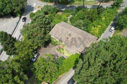 Foto Villa unifamiliare a Perugia Santa Lucia di 443 m² con 14 locali