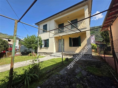 Foto Villa unifamiliare a Massa Mirteto di 120 m² con 6 locali in vendita