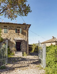 Foto Case semi ndipendenti a Montefiorino di 101 m² con 5 locali in vendita