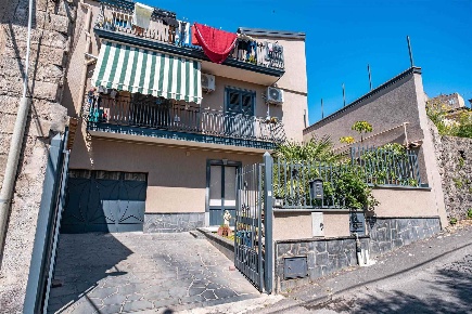 Foto Casa indipendente in via laudani 5, Santa Maria di Licodia di 186 m²