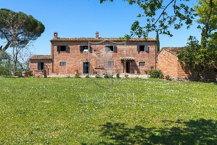 Foto Rustico in strda provinciale 190, Cortona di 220 m² con 10 locali