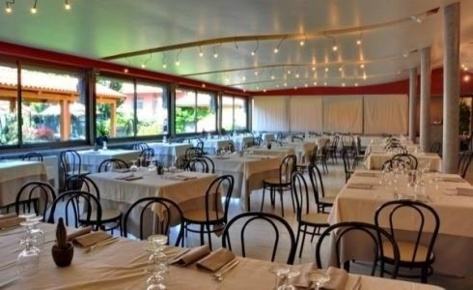 Foto Ristorante a San Mauro Torinese Area Produttiva di 300 m² con 4 locali