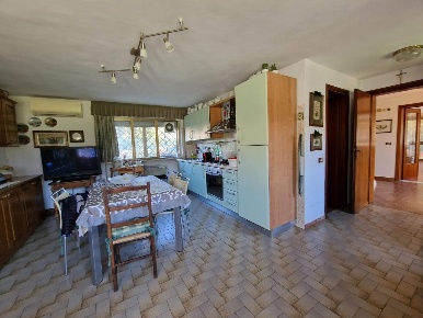 Foto Villa unifamiliare a Lucca Sant'Anna di 160 m² con 5 locali in vendita
