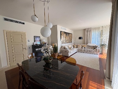 Foto Appartamento a Viareggio Lungomare di 150 m² con 5 locali in vendita