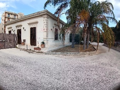 Foto Villa unifamiliare in Viale Scala Greca, Siracusa con 9 locali