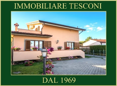 Foto Villa bifamiliare in via aurelia sud 90, Pietrasanta di 100 m²