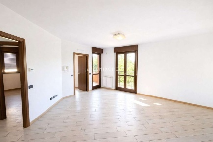 Foto Appartamento in Via romagna 1c, Bernareggio di 90 m² con 3 locali
