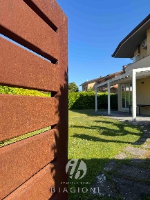 Foto Appartamento a Pietrasanta di 80 m² con 4 locali in vendita