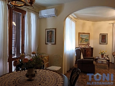 Foto Appartamento a Cerreto Guidi Centro di 120 m² con 5 locali in vendita