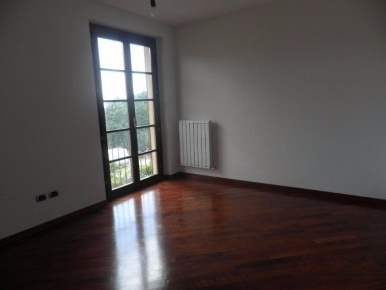 Foto Villa unifamiliare a Calci Centro di 310 m² con 11 locali in vendita