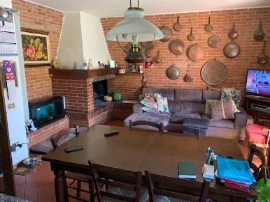 Foto Villa unifamiliare a Calci Centro di 280 m² con 14 locali in vendita