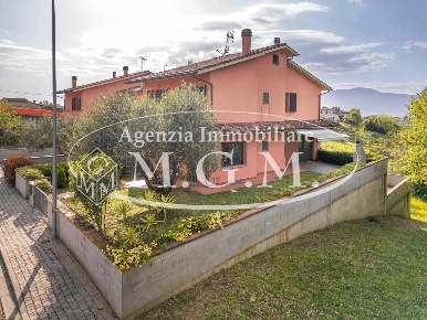 Foto Villa a schiera a Santa Maria a Monte Centro di 160 m² con 6 locali