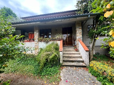 Foto Villa unifamiliare a Capannori Vorno di 160 m² con 7 locali in vendita