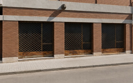 Foto Locale commerciale a Pontedera Centro di 150 m² con 3 locali