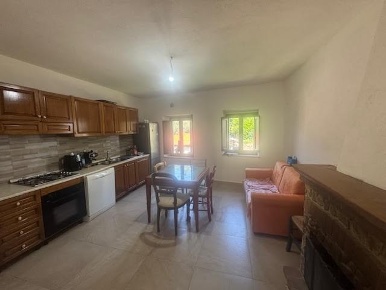 Foto Casa indipendente a Calci di 180 m² con 8 locali in vendita