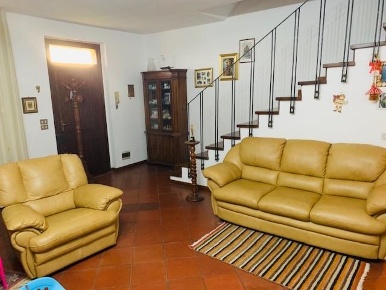 Foto Villa a schiera a Calci Centro di 220 m² con 8 locali in vendita