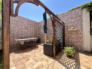 Foto Appartamento a Massa Marina di Massa Centro di 80 m² con 3 locali