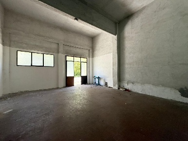 Foto Magazzino a Siena Fuori Porta Pispini di 85 m² con 1 locali in affitto