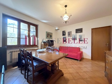 Foto Villa bifamiliare a Camaiore Capezzano Pianore di 160 m² con 8 locali